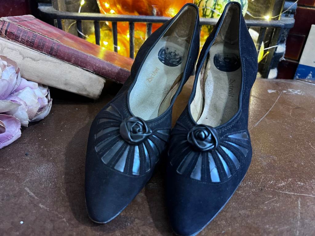 Cultural Influences on 1940s Women’s Shoes